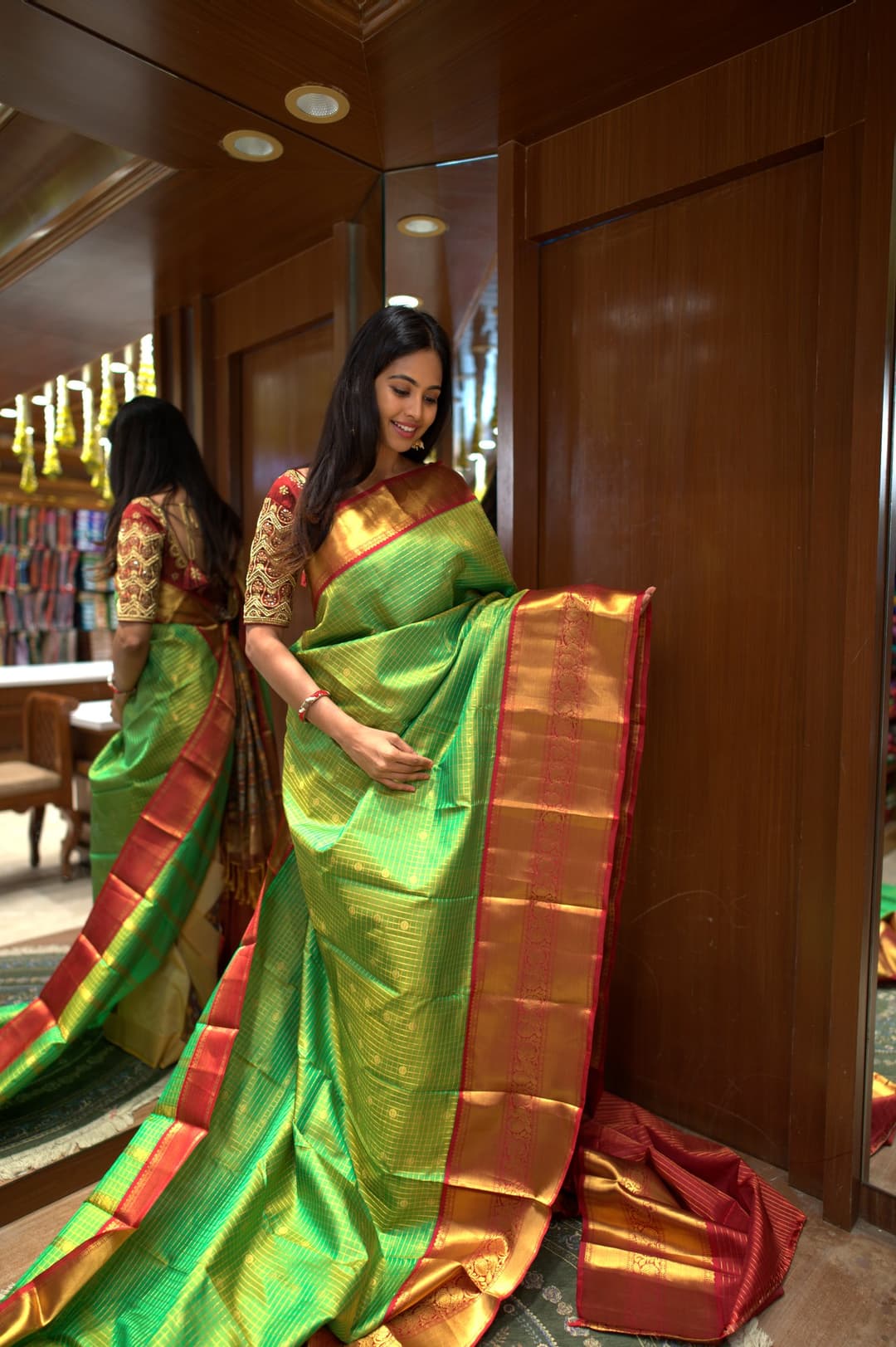 Parrot Green Maroon Border Kanjeevaram Silk Saree, Parrot Green Korvai Kanjeevaram silk saree — detail view 2