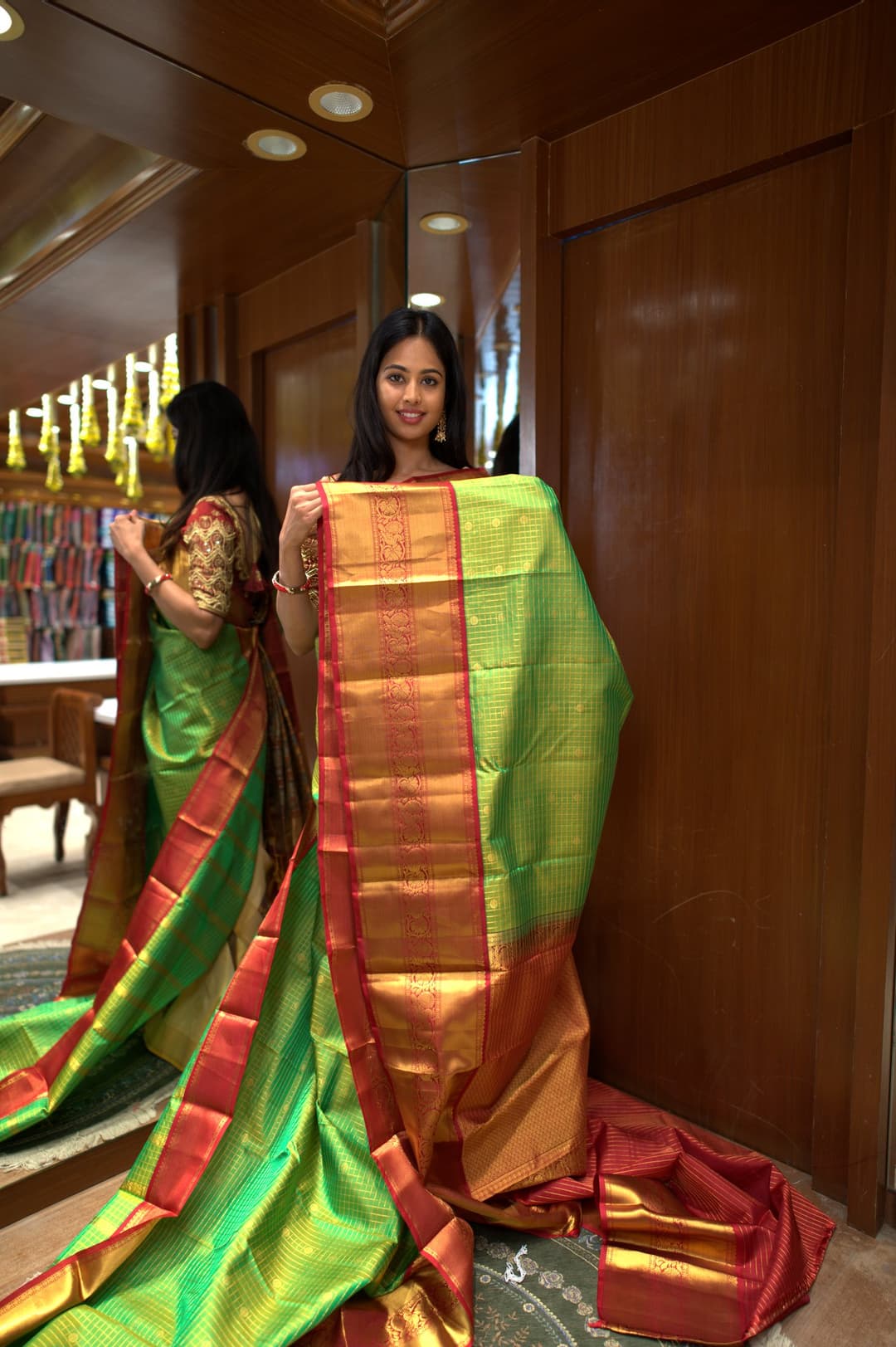Parrot Green Maroon Border Kanjeevaram Silk Saree, Parrot Green Korvai Kanjeevaram silk saree — detail view 3