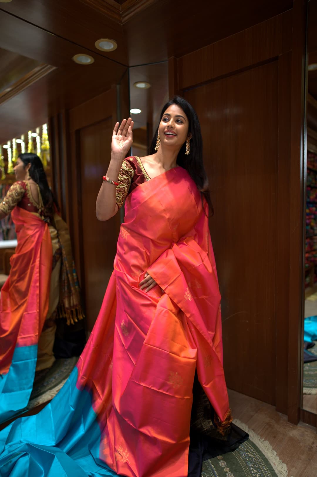 Coral Red Gold Butta Kanjeevaram Silk Saree, Coral Red Korvai Kanjeevaram silk saree — detail view 3