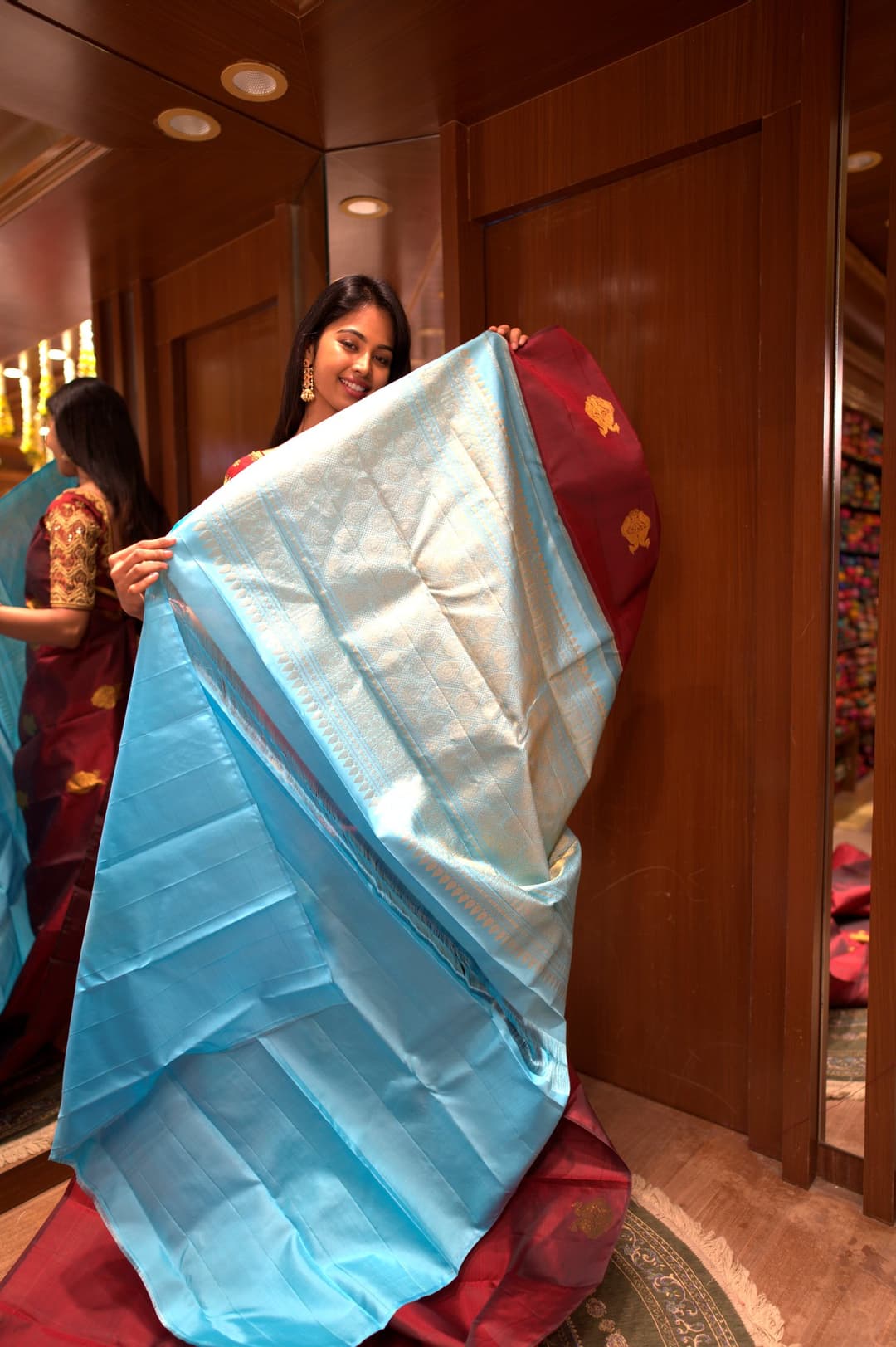 Maroon Gold Butta Kanjeevaram Silk Saree, Maroon Korvai Kanjeevaram silk saree — detail view 4