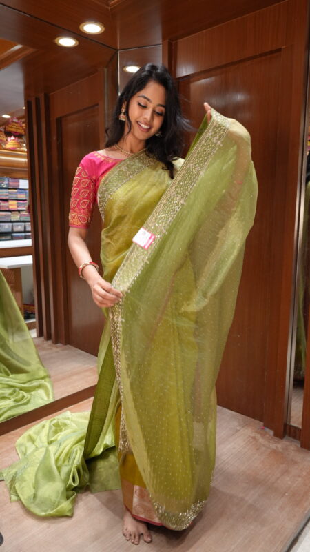 Dewdrop Delight: Shimmering Lime Green Organza Saree
